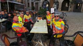 Pause café à St Antonin Noble-Val.JPG