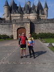 Pascal et Joseph devant le château de Jumilhac